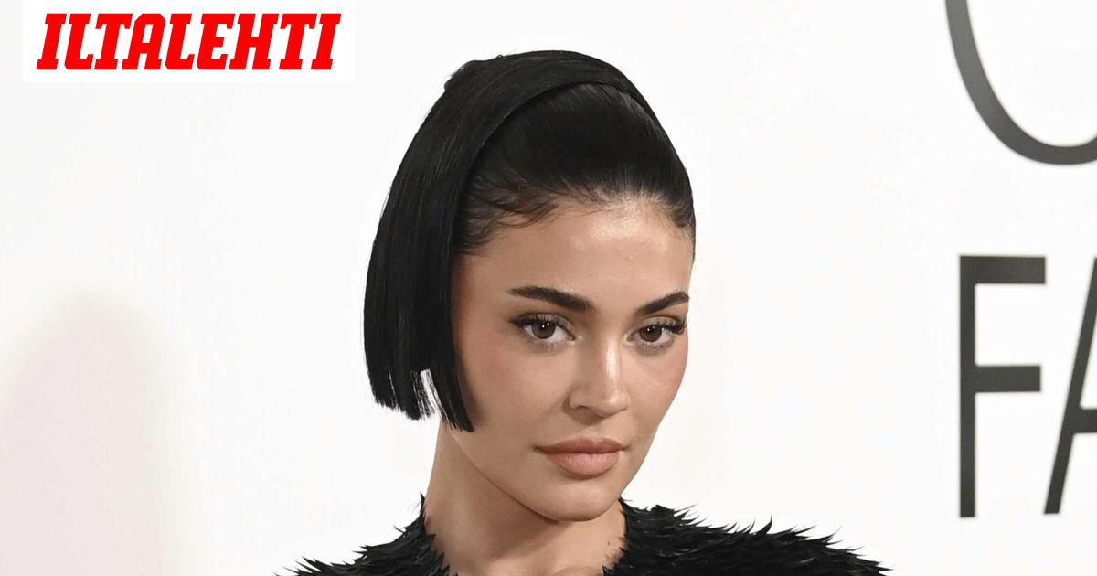 Erohuhut kumonnut Kylie Jenner juhli jouluisassa lateksiasussa – Katso kuvat