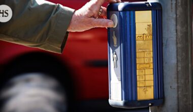 Helsingin keskustan liikennevaloista poistetaan painonapit