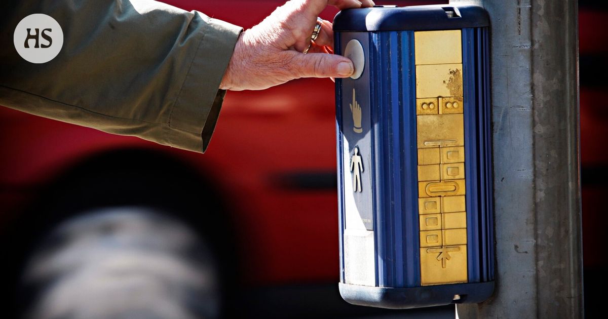 Helsingin keskustan liikennevaloista poistetaan painonapit