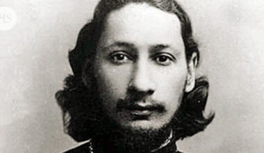 Elina Kahla kuvaa Pavel Florenskin monipuolista elämää dokumenttiromaanissaan