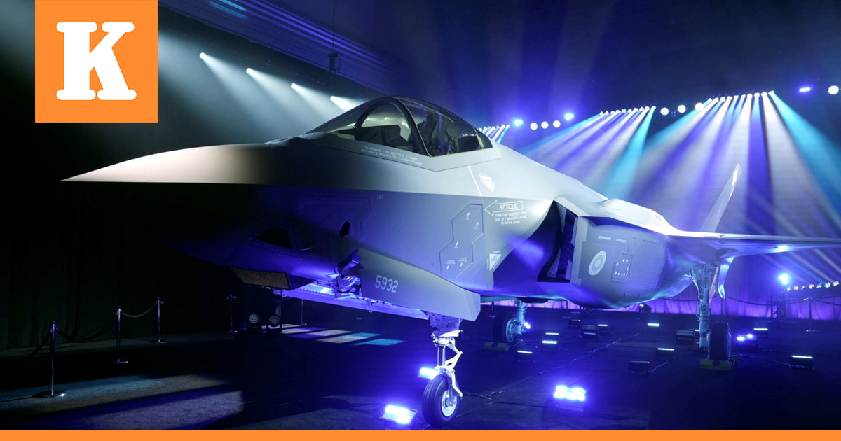 Suomen ensimmäinen F-35-hävittäjä julkistettiin Texasissa, puolustusministeri Häkkänen paikalla
