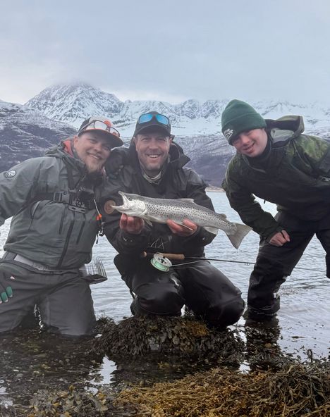 Peltsin toinen luonto -sarjan uuden kauden toisessa jaksossa nähtiin Peltsin ja Osmon lisäksi kalastusopas Ville Alatalo. Kuvaajana ja Peltsin reissukaverina kaudella toimii tuttuun tapaan Juha Korhonen.