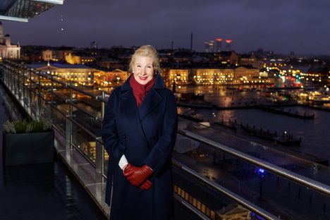 Atlantti-seuran pääsihteeri Terhi Suominen kuvattuna ravintola Palacen terassilla.