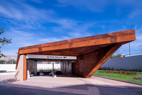 Porta Metronian aseman sisäänkäynti.