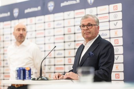 Jalkapalloon ja KuPSin mukaan lähteminen avasi Ari Lahdelle portit myös kansainvälisen jalkapallon vaikuttajaksi.