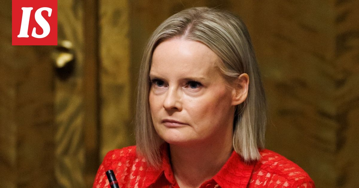 Riikka Purra puolusti kyselytunnilla tulisesti perussuomalaisten kohukansanedustajaa
