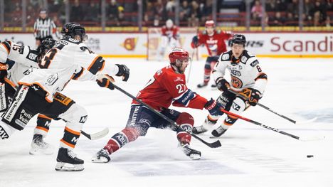 Nykyisessä 16 joukkueen SM-liigassa pelataan 60 ottelua runkosarjassa.