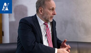 yhteisarvo optioineen yli kaksi miljardia euroa