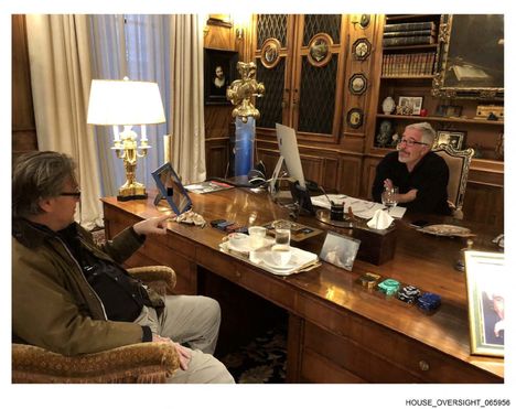 Myös torstaina julkaistuissa kuvissa esiintyy Steve Bannon, joka toimi Yhdysvaltain presidentin Donald Trumpin strategisena neuvonantajana tämän ensimmäisellä kaudella. Bannon on ollut mukana myös aiemmin julkaistuissa Epstein-kuvissa.