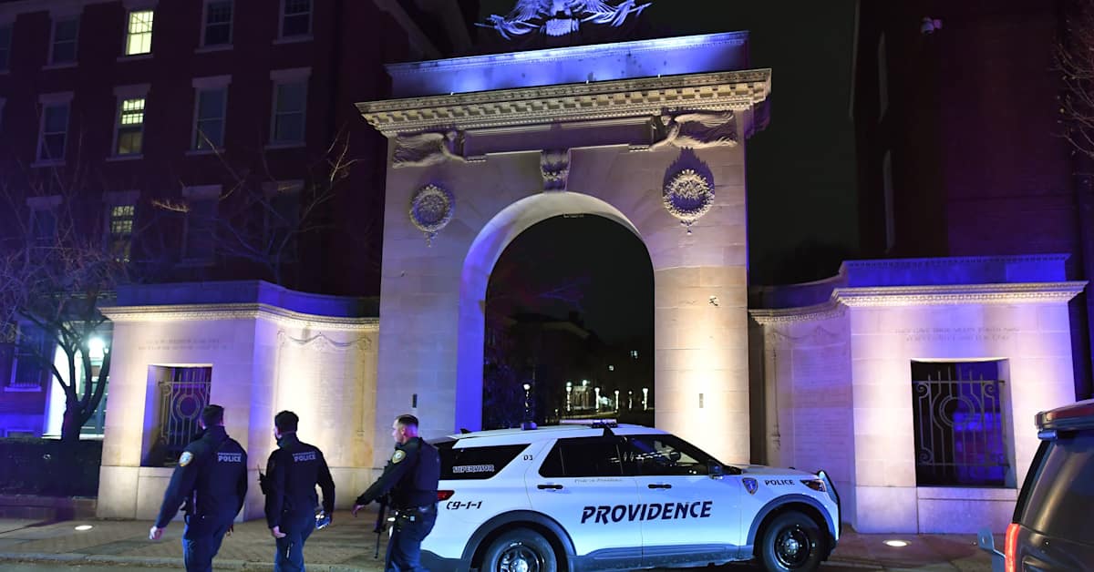 Brownin yliopiston joukkoampumisesta epäilty on tunnistettu, mutta yhä karkuteillä | Uutisia lyhyesti