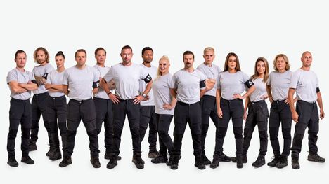 Erikoisjoukot-ohjelman ensimmäinen kausi esitettiin Ruudussa syksyllä 2022 ja Nelosella keväällä 2023. 14 kokelaasta kolme läpäisi leirityksen. 