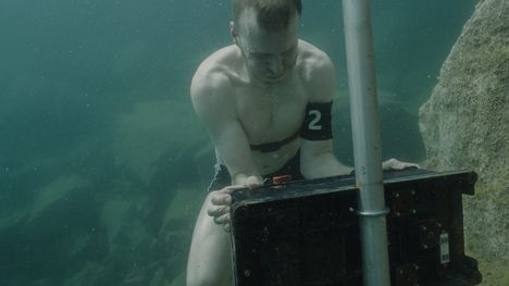 Sukellustehtävässä oli ensin hankala tajuta, miten laatikon vivut toimivat, jotta sen sai avattua.