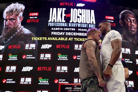 Jake Paul ja Anthony Joshua tekivät perinteisen kasvokkain pönötyksen mediatilaisuudessa.