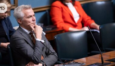 Adlercreutz haluaisi korvata uskonnontunnit katsomusaineella