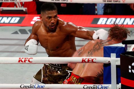 Anthony Joshua antoi kyytiä Jake Paulille.