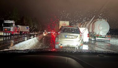 Liukkaus pysäytti liikenteen kahdeksaksi tunniksi Pohjois-Ruotsissa – Tornion kaupunginjohtaja: ”Luokatonta tienpitoa” | Lappi