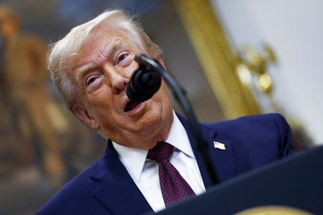 Donald Trump on vaatinut jättikorvauksia ratsiasta, jossa Mar-a-Lagosta etsittiin salaisia asiakirjoja.