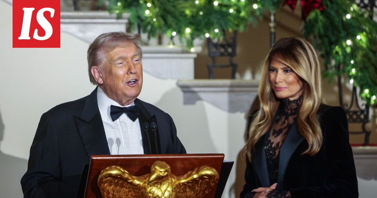 Donald Trump kehui Melanian alusvaatelaatikkoa