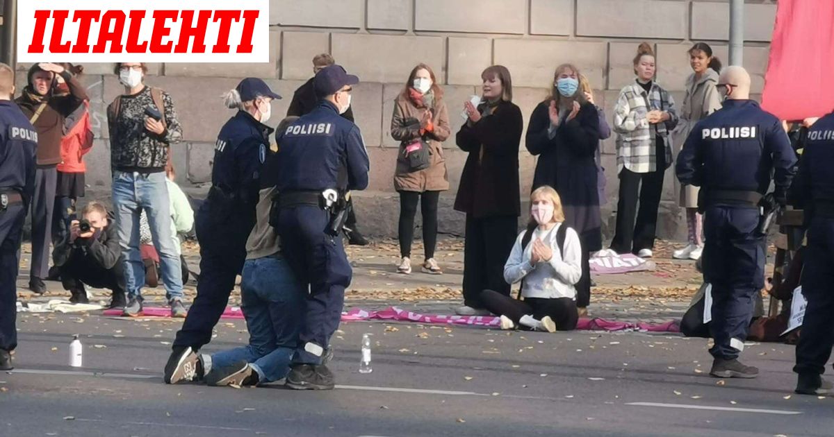 Kolme poliisia tuomittiin Elokapina-mielenosoituksesta