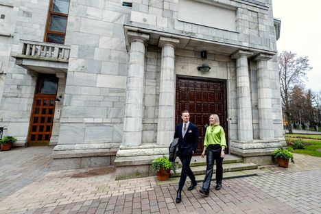 Kiinteistömaailma Katajanokan yrittäjäkaksikko Erika Ylimutka ja Jukka-Matti Roth kertovat, miten arvoasuntojen välittäminen eroaa tavallisesta asuntokaupasta.