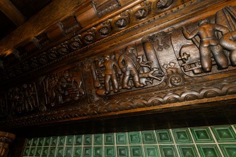 Museovirasto valvoi Marmoripalatsin viime vuonna valmistunutta remonttia. Rakennuksessa on runsaasti yksityiskohtia.