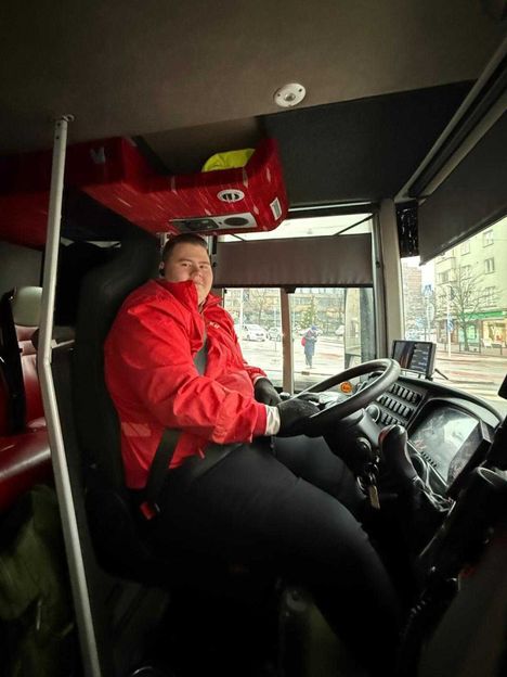 Santtu Mäkelä, 21, ajaa jouluna noin 1750 kilometriä.