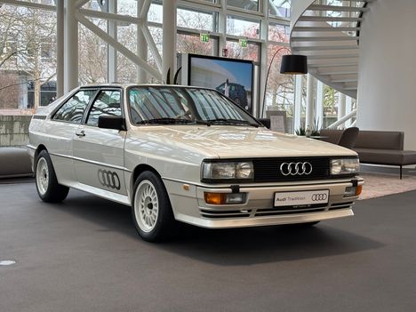 Uusien autojen luovutuspaikkana toimiva Audi Forum Ingolstadtissa huokuu merkin historiaa.