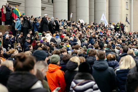 Viikkoja jatkuneet mielenilmaukset ovat keränneet runsaasti osallistujia.