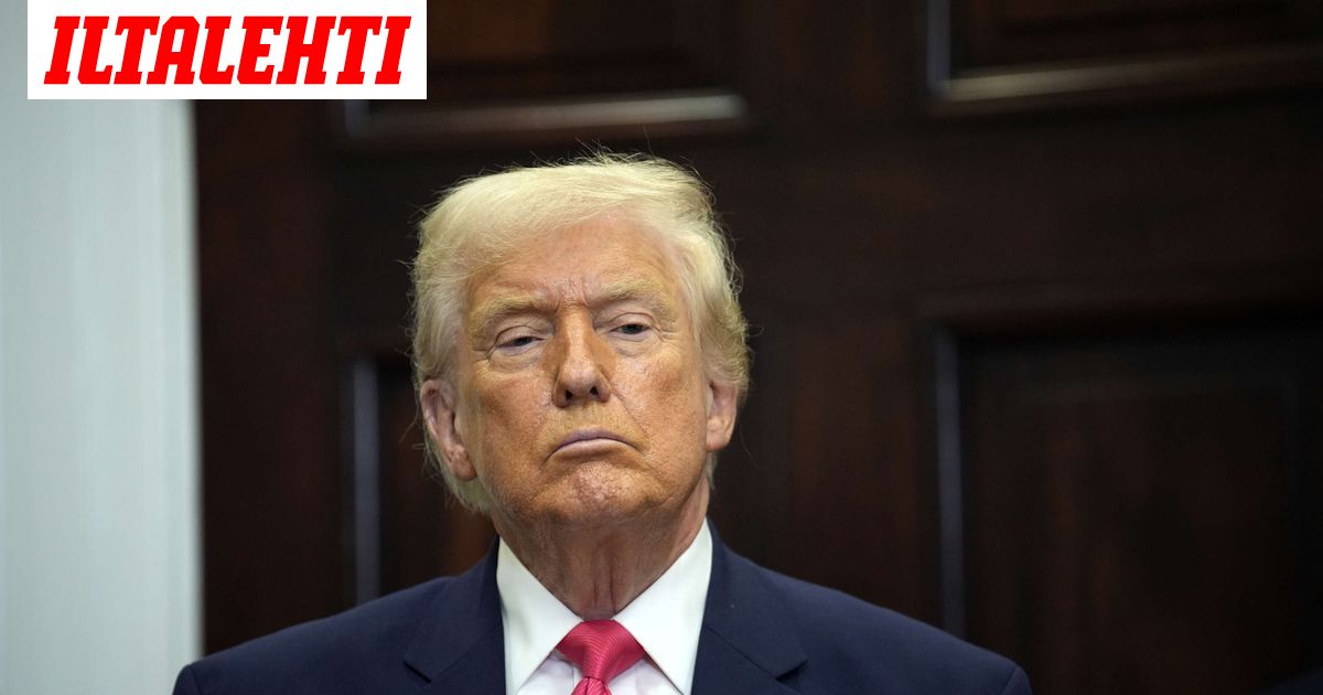 Kuva Trumpin työpöydästä hämmentää – Kova väite syksyn tapahtumista