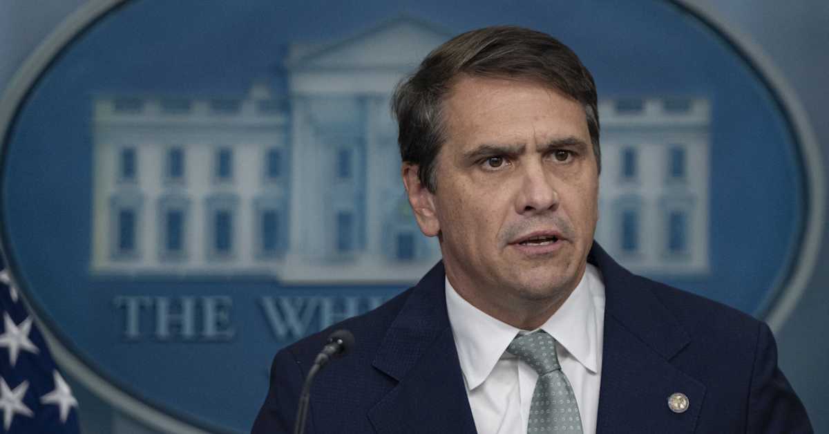 Yhdysvaltain oikeusministeriö palautti sivuilleen Epstein-materiaaleista poistetun Trump-kuvan | Uutisia lyhyesti