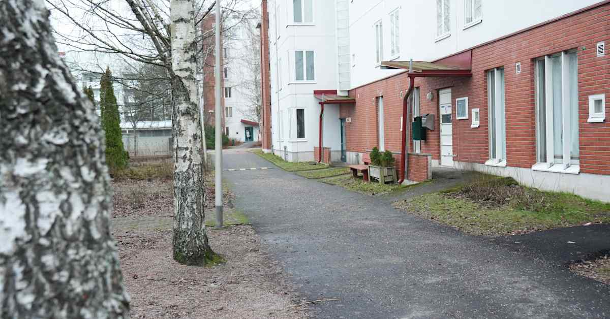 Poliisi tutkii Helsingin Malmilla tapahtunutta puukotusta – epäilty 14-vuotias poika otettu kiinni | Uutisia lyhyesti