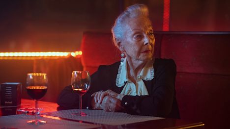 Teräväkielistä Railia näyttelee Seela Sella.