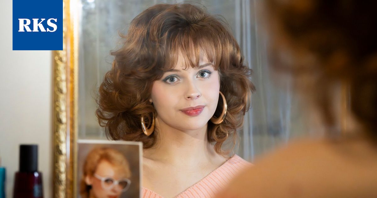 18-vuotias Aino Harakka harjasi hiuksensa kasarityyliin, ja nyt hänellä on Tiktokissa miljoonayleisö