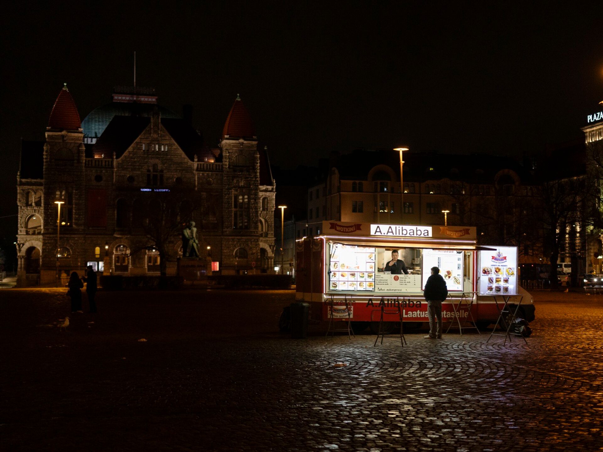 Rautatientori kello 4.41.