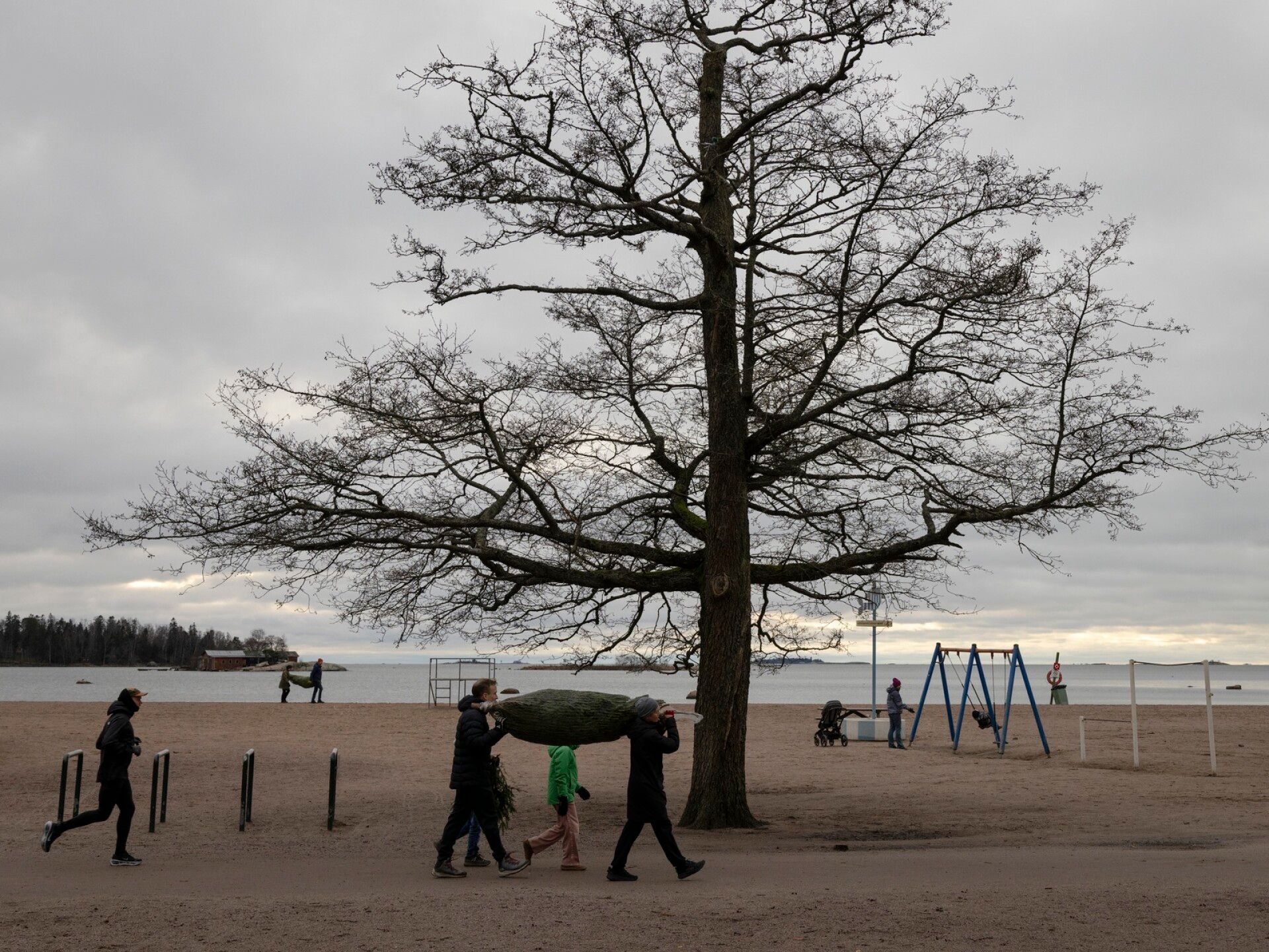 Lauttasaaren uimaranta kello 13.03.
