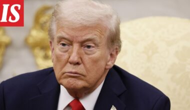 Trumpin omituinen käytös lentokentällä kiinnitti huomiota