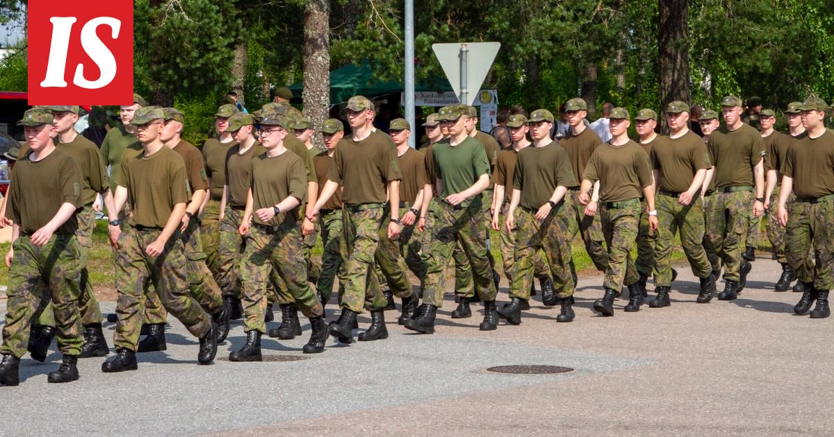 Lakimuutos: Armeijan reservi-ikä kasvaa jopa 15 vuodella