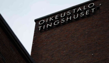 Vantaalainen ex-kaupungin­valtuutettu tuomittiin sakkoihin alaisensa pakaroiden taputtelusta | Kotimaa