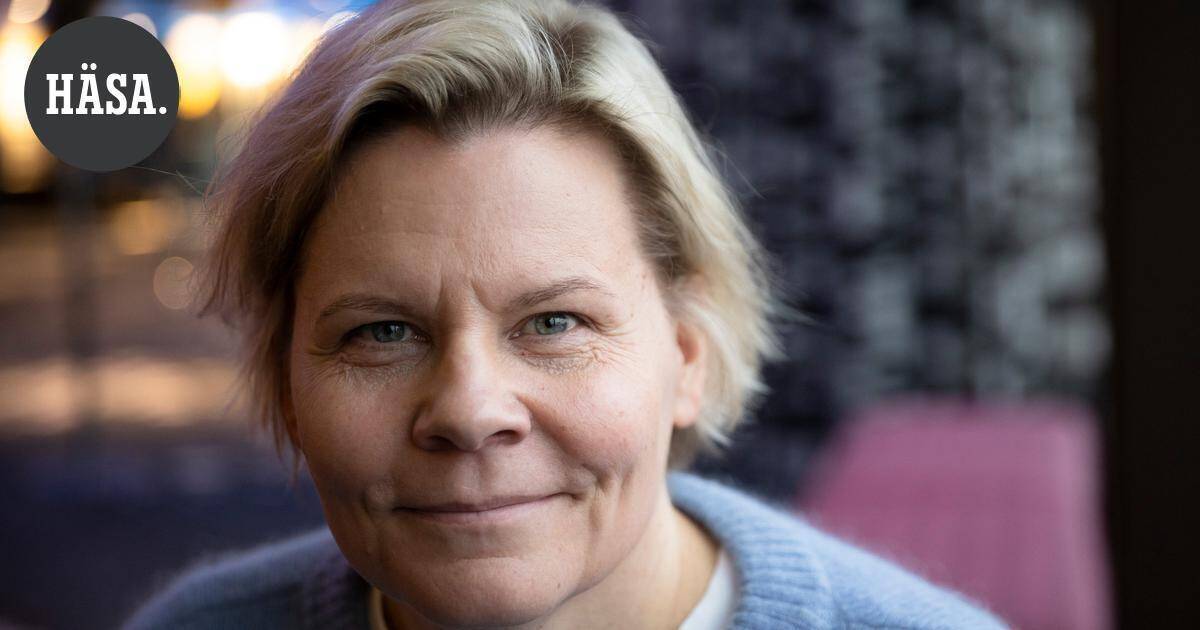 Paula Noronen oli ajelehtiva ja ujo nuori, joka päätyi sattumalta radioon – Nyt hän on televisio-ohjelmista tuttu lastenkirjailija ja kalenterin mestari | Paikalliset