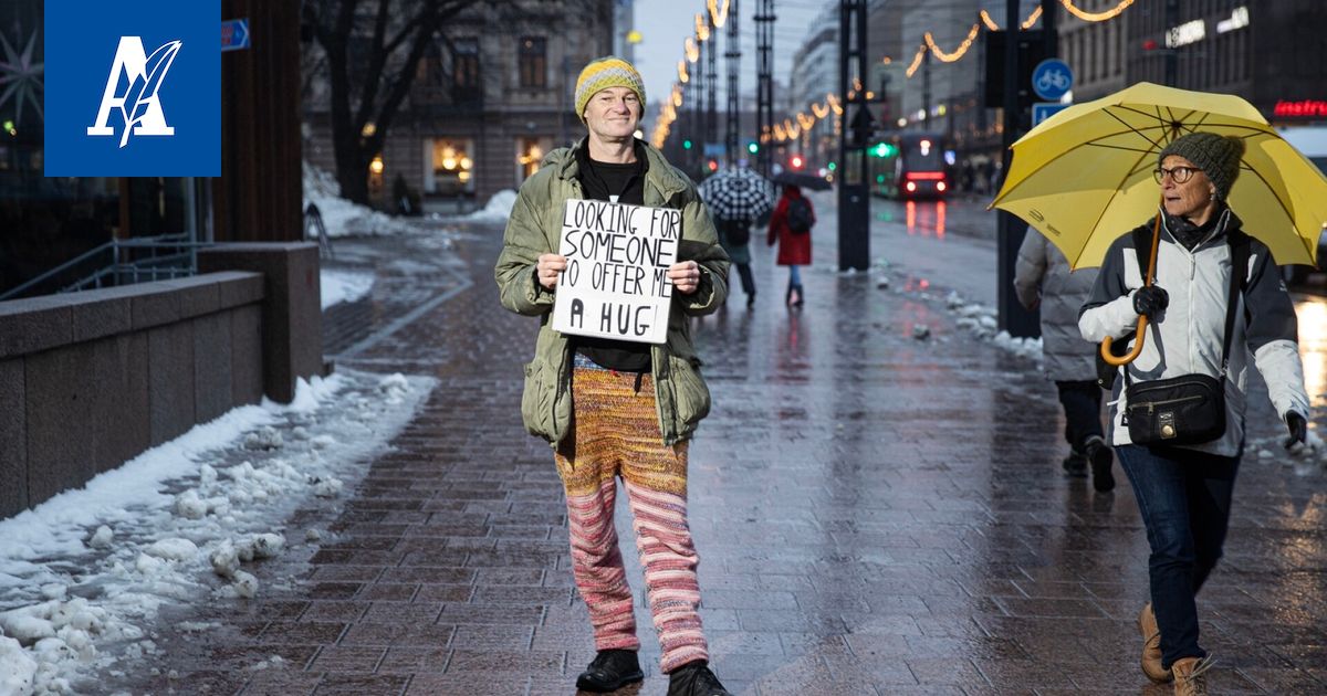 Uusiseelantilainen taiteilija Leo Stirling on tullut maailman toiselta puolelta Tampereelle jakamaan kiitollisuutta