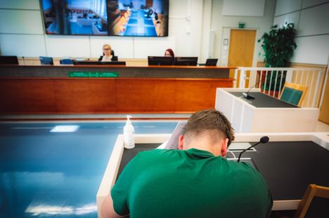 31-vuotias mies syyllistyi murhaan. Kuva vangitsemisistunnosta syyskuulta.