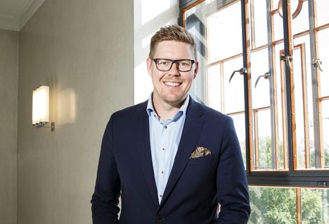 Antti Lindtman tunnustaa tykkäävänsä joulun perinteistä ja kertoo pelastaneensa Vantaan joulurauhan julistuksen, jota oltiin jo kuoppaamassa.