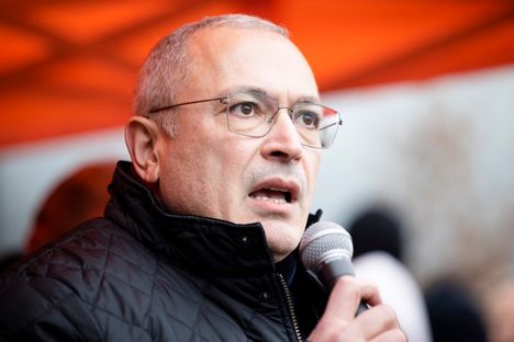 Mihail Hodorkovski puhui Helsingin Kansalaistorilla sunnuntaina helmikuussa 2024 järjestetyssä Two years of full scale terror -tapahtumassa, jonka järjesti Venäjän demokratian puolesta -niminen ryhmä.