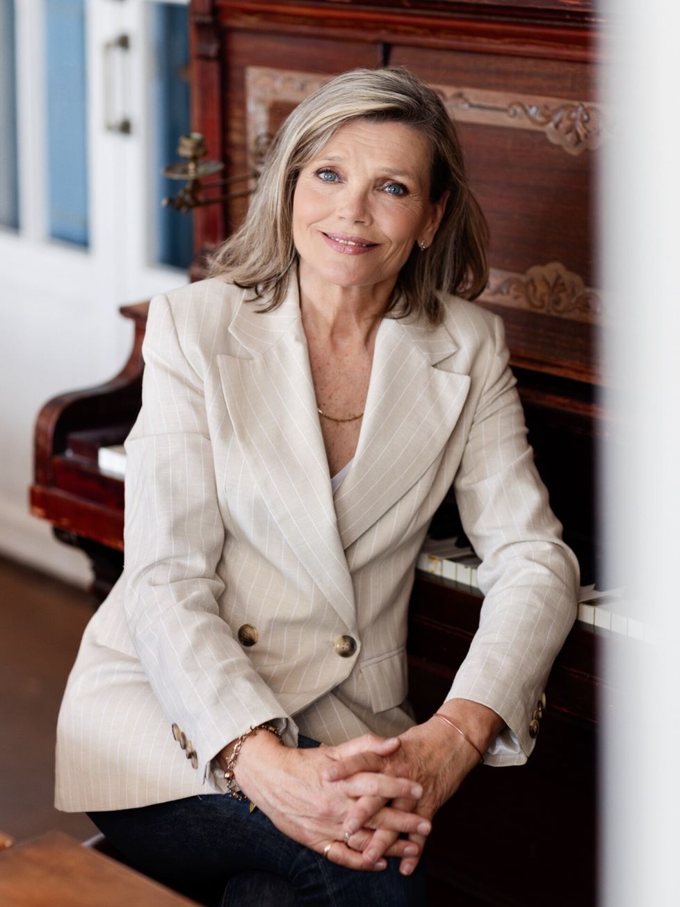 ”Sanotaan, että ensirakkauden tunne on ainutkertainen, ja allekirjoitan sen täysin”, Anu Hälvä kertoo.