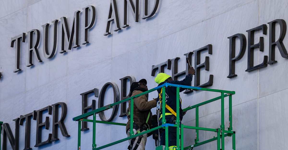 Trumpin nimen lisääminen rakennukseen johti Kennedy Centerin jouluaaton jazzkonsertin perumiseen | Uutisia lyhyesti