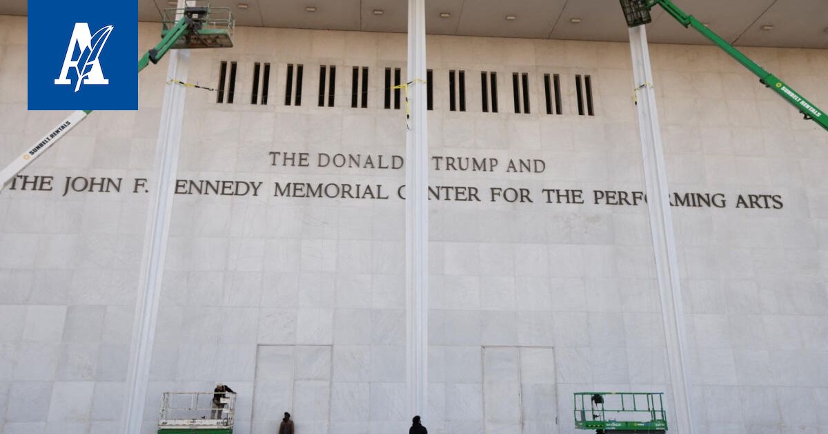 Trump muutti John F. Kennedyn mukaan nimetyn rakennuksen nimen – joutunee oikeuteen