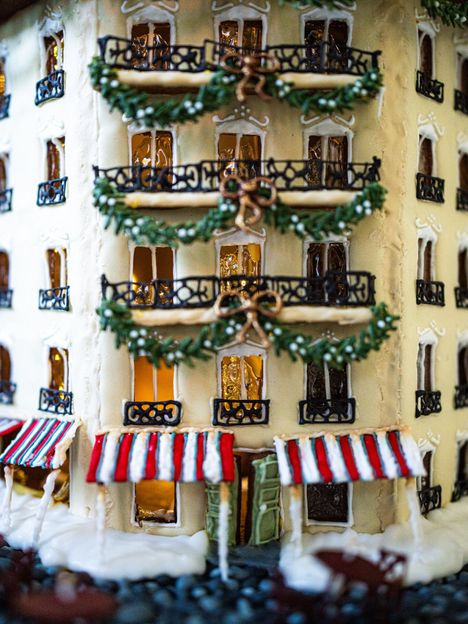 Lauri Kesäniemi tallensi keväisellä Pariisin-matkallaan kaupungin yksityiskohtia valokuviin. Kuvista oli apua, kun Kesäniemi ryhtyi suunnittelemaan tämän vuoden pipariprojektia.