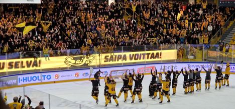 Viime keväänä Helminen vei SaiPan sensaatiomaisesti SM-finaaleihin. Tälläkin kaudella SaiPa on kirkkaasti matkalla pudotuspeleihin.