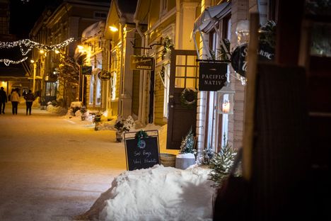 Porvoon vanhassa kaupungissa on ihanan jouluinen tunnelma.