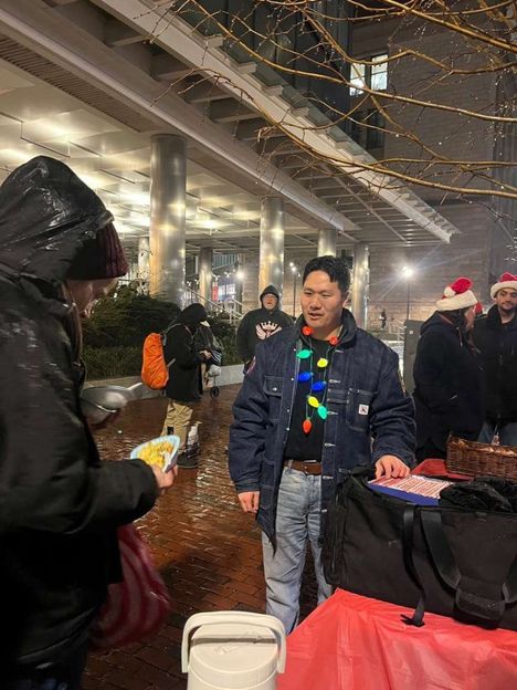 22-vuotias Bowen Taisto Popkin sai idean jakaa suklaata asuessaan Suomessa.